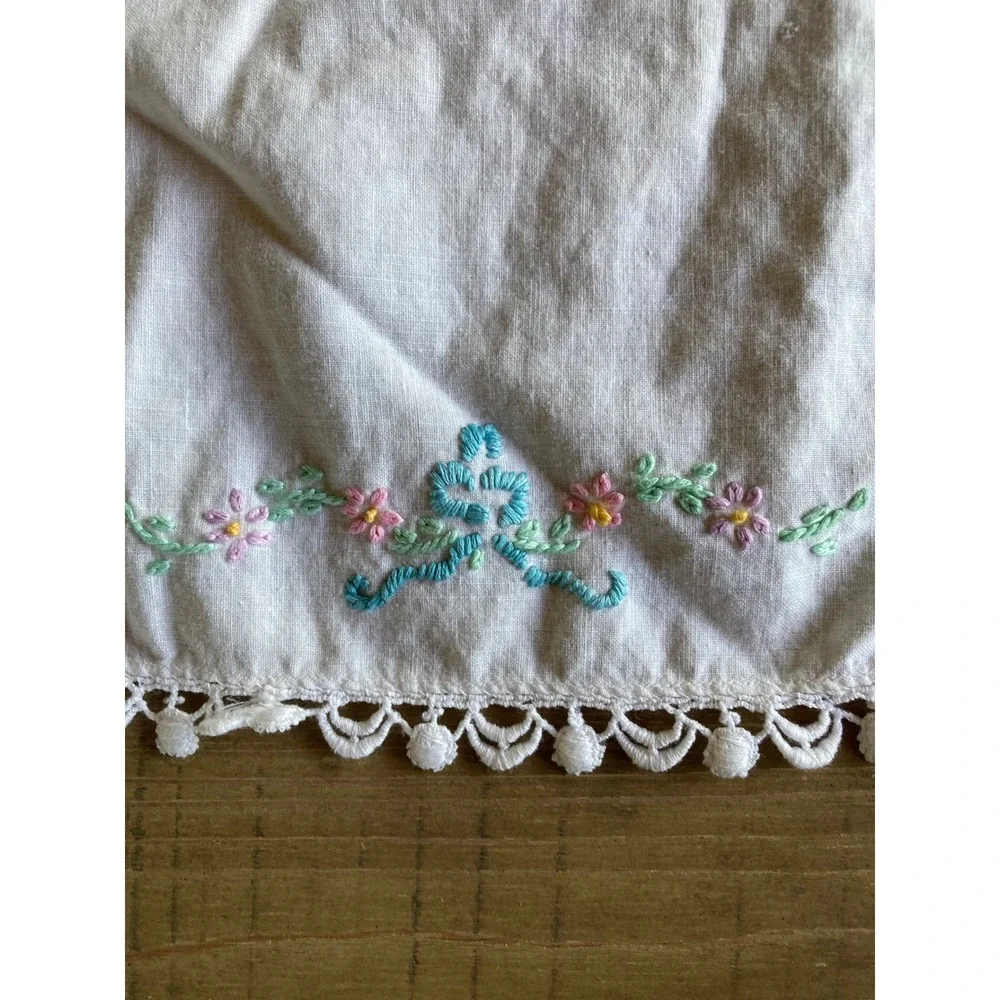 Vintage Hand Embroidered Floral Linen Table Runner & Doilies Set 4pc White Pink